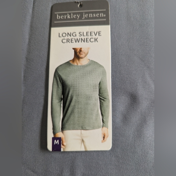 NWT Long Sleeve Crewneck - Picture 4 of 4